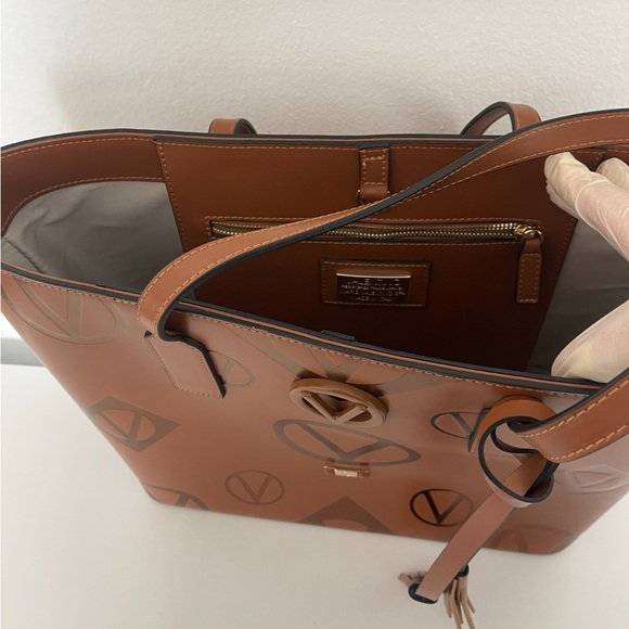 New and used purses un excellent condition only used couple times. - Picture 2 of 15